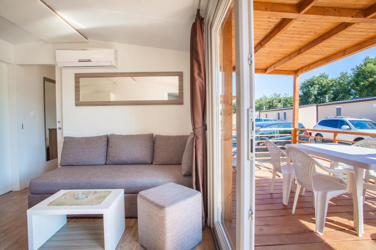 Mobile Homes Delta Marine At Campsite Rapoca Nerezine Dış mekan fotoğraf