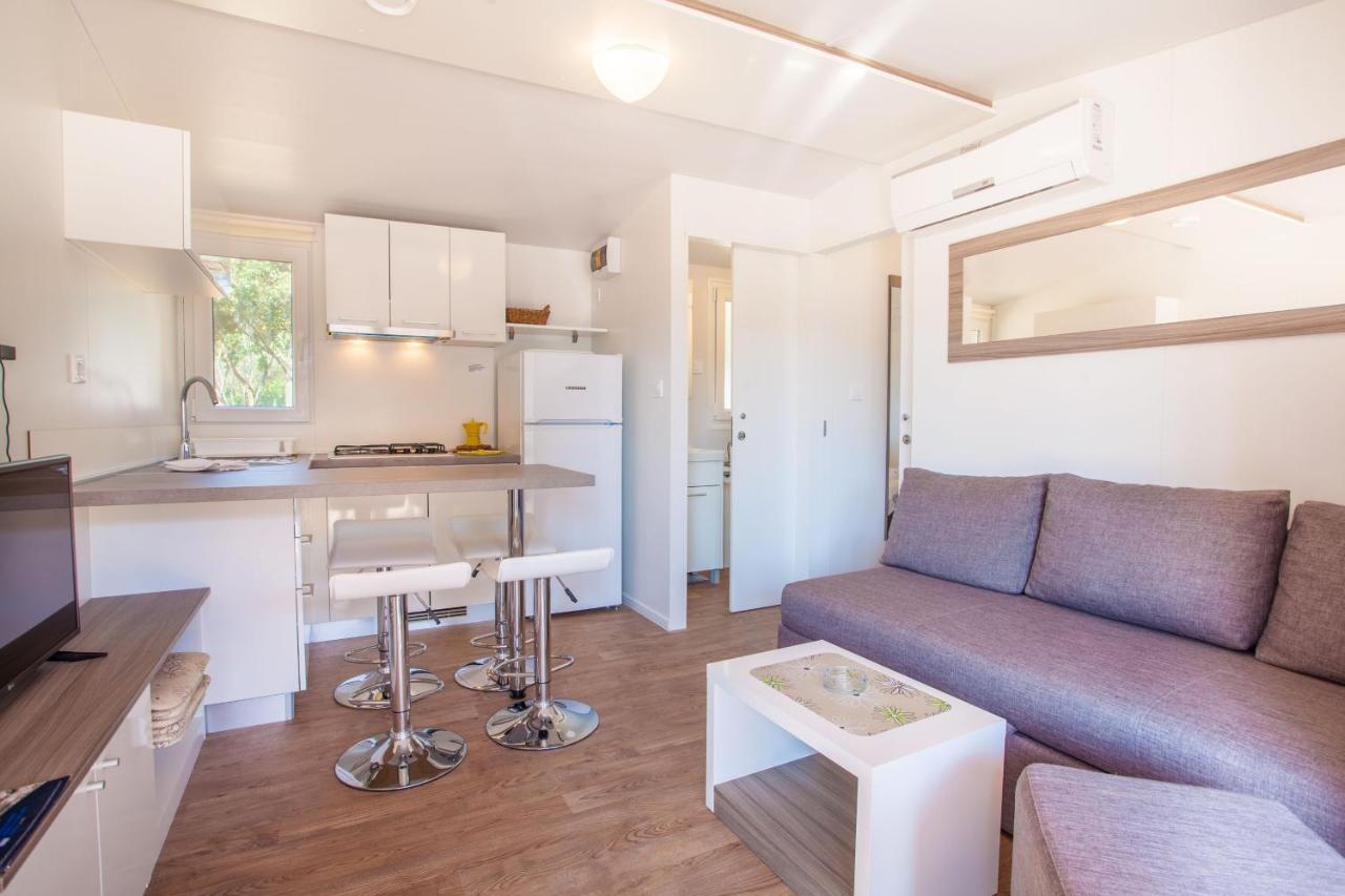 Mobile Homes Delta Marine At Campsite Rapoca Nerezine Dış mekan fotoğraf